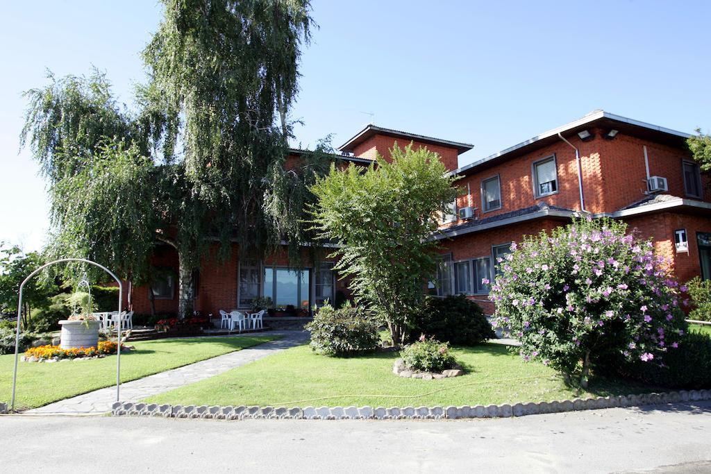 Hotel Ristorante Paladini Carisio Exteriör bild