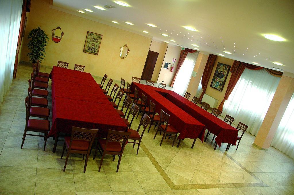 Hotel Ristorante Paladini Carisio Exteriör bild