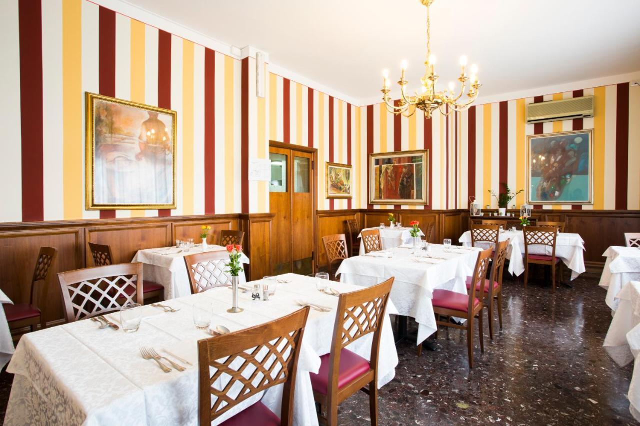 Hotel Ristorante Paladini Carisio Exteriör bild