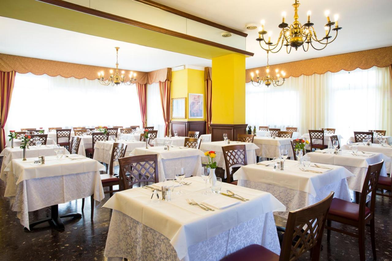 Hotel Ristorante Paladini Carisio Exteriör bild